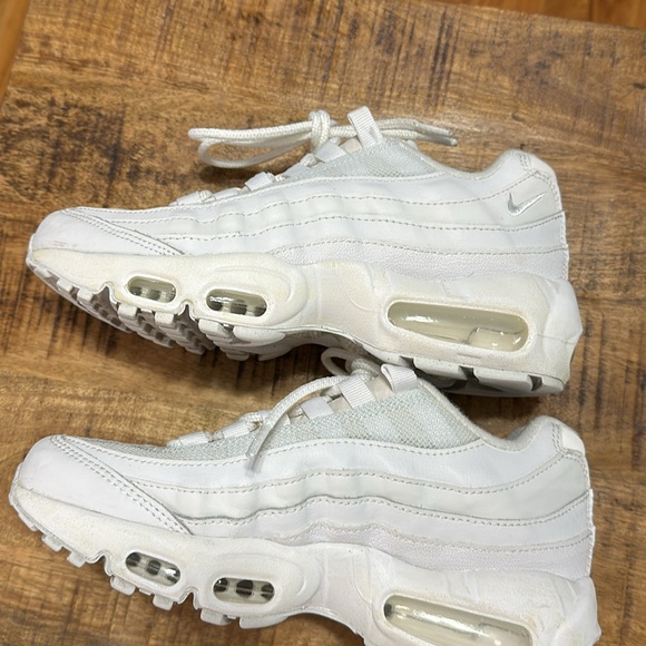 Nike Airmax kids size 4 - Picture 5 of 6